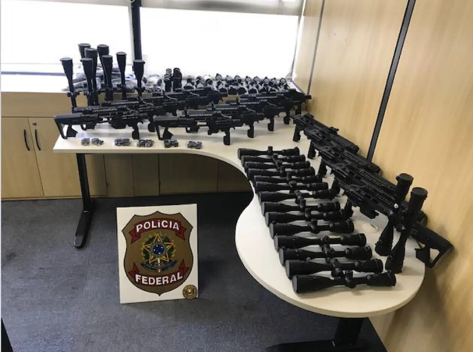 Imagem ilustrativa da imagem Polícia Federal faz operação contra tráfico de armas em oito estados