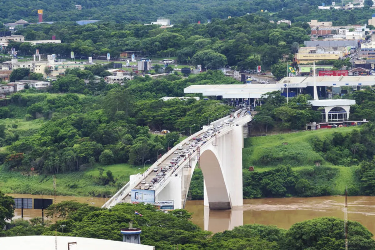Imagem ilustrativa da imagem Após protestos, Paraguai recua e reabre comércio em cidade na fronteira com Brasil