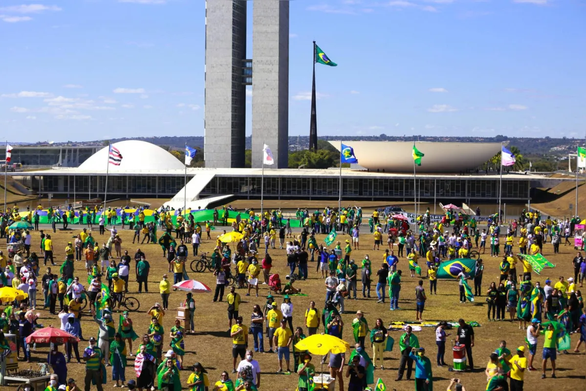 Imagem ilustrativa da imagem Ato pró-Bolsonaro tem manifestantes sem máscara e críticas a STF e Congresso