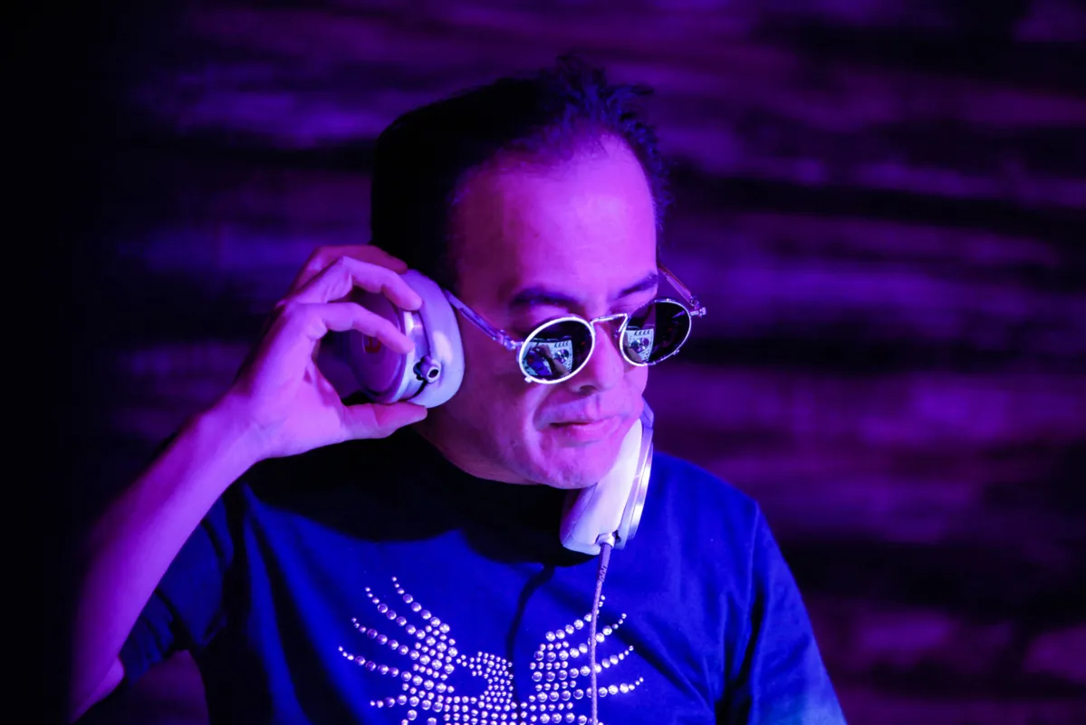 DJ Suzuki começa a atração às 18h30