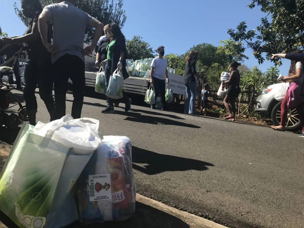 Imagem ilustrativa da imagem Com parceiros, coletivo distribui alimentos e produtos de higiene a 120 famílias carentes de Londrina