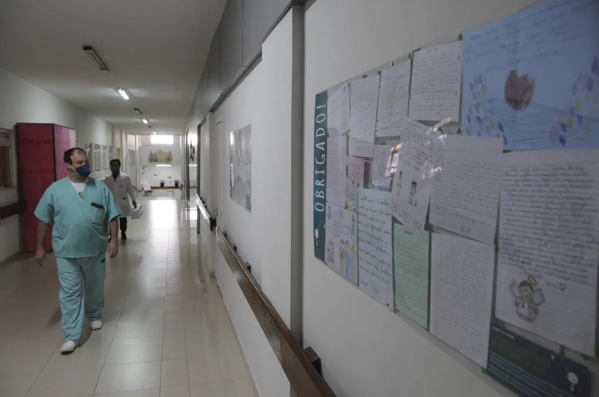 Cartinhas foram colocadas nos murais das instituições pertencentes à Irmandade Santa Casa de Londrina 