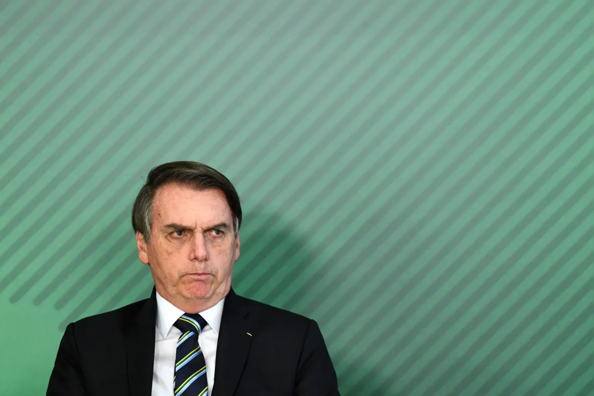  Advocacia-Geral da União disse que irá se manifestar apenas após uma intimação oficial. Já o presidente não comentou publicamente as ações