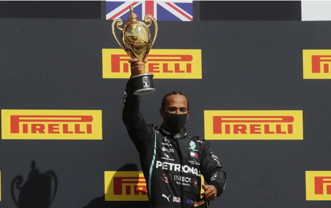 Imagem ilustrativa da imagem Hamilton leva susto, mas vence GP da Grã-Bretanha com pneu estourado
