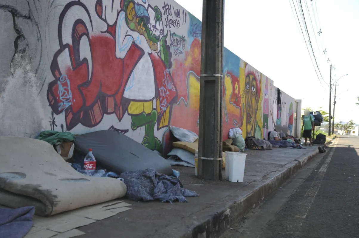 Imagem ilustrativa da imagem Moradores em situação de rua saem da Rodoviária de Londrina