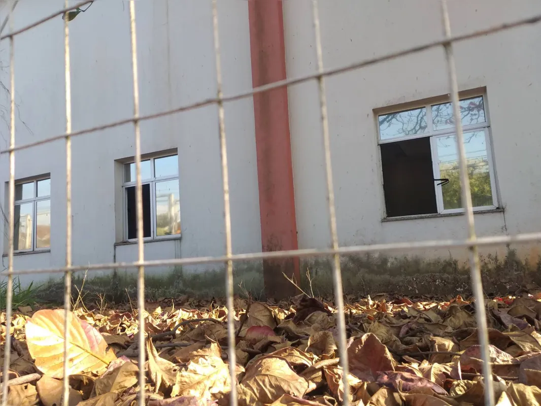 Imagem ilustrativa da imagem Moradores reclamam de abandono do antigo IBC em Londrina
