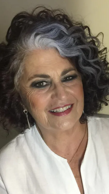 Marisa Caiado: " Porque tudo muda em volta da gente, inclusive a gente"  