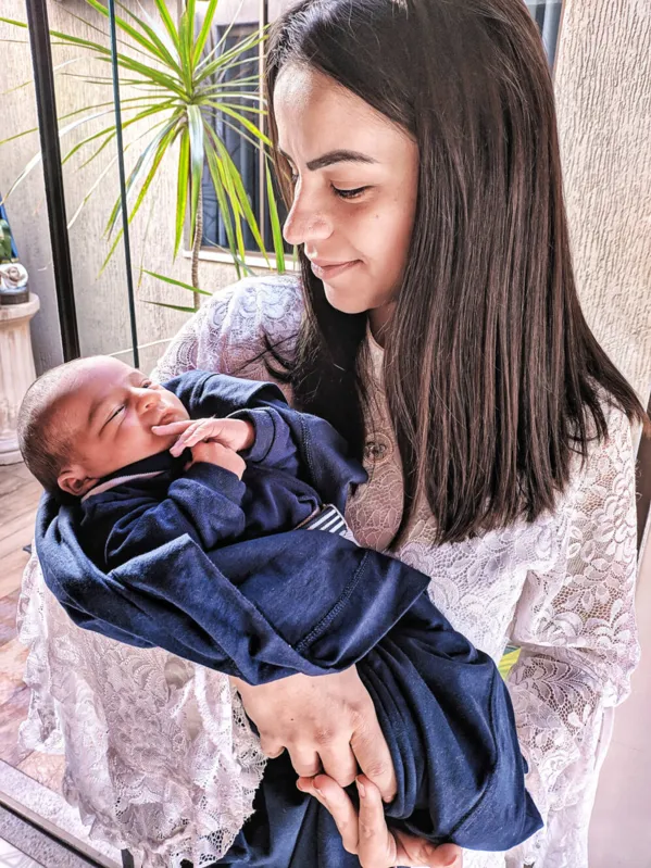 Aline Belezoti Recco com César: "Ele nasceu e já veio para os meus braços"