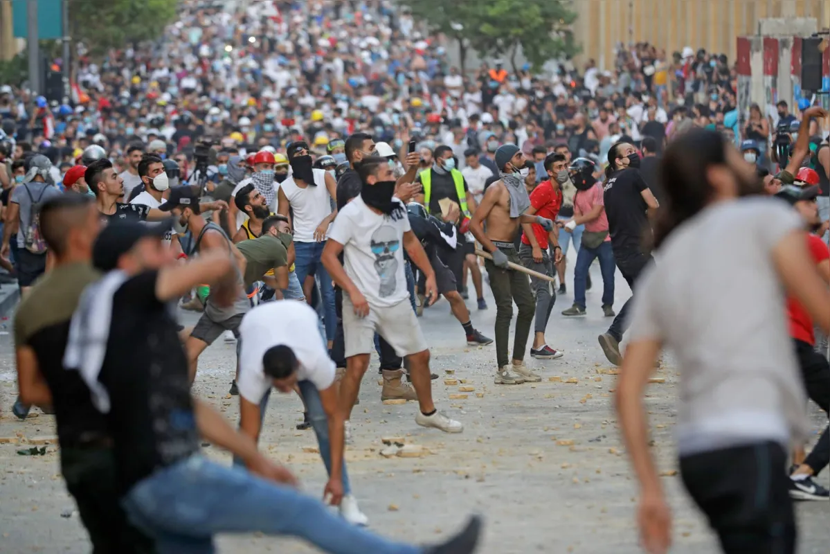 Beitute sob protestos: 100 mil foram às ruas contra o governo 