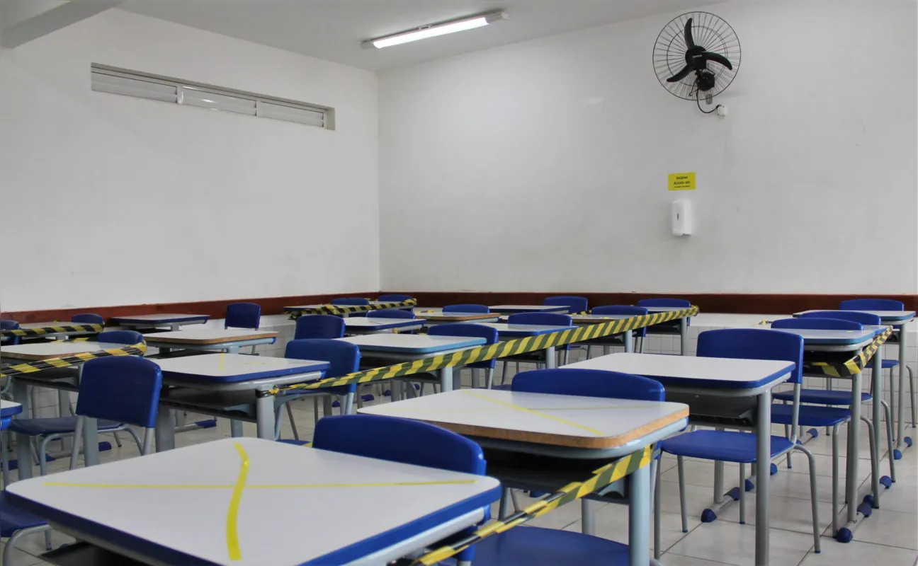 Distanciamento,  espaços de higienização, termômetros e equipes de limpeza são algumas medidas a serem tomadas nas escolas estaduais se confirmar o retorno das atividades