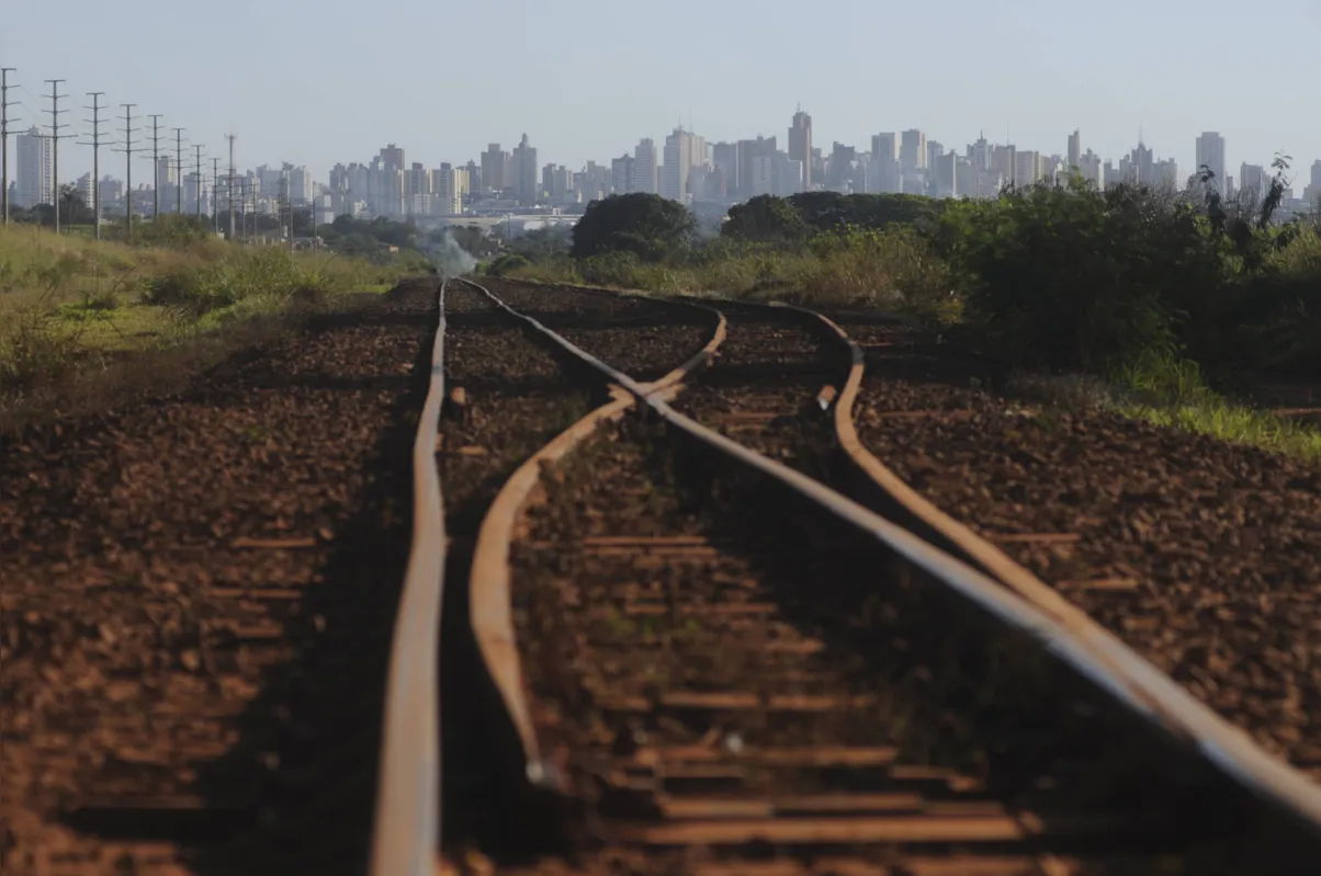 Imagem ilustrativa da imagem Prefeitura aguarda resposta do governo federal para retirar ferrovia na zona leste