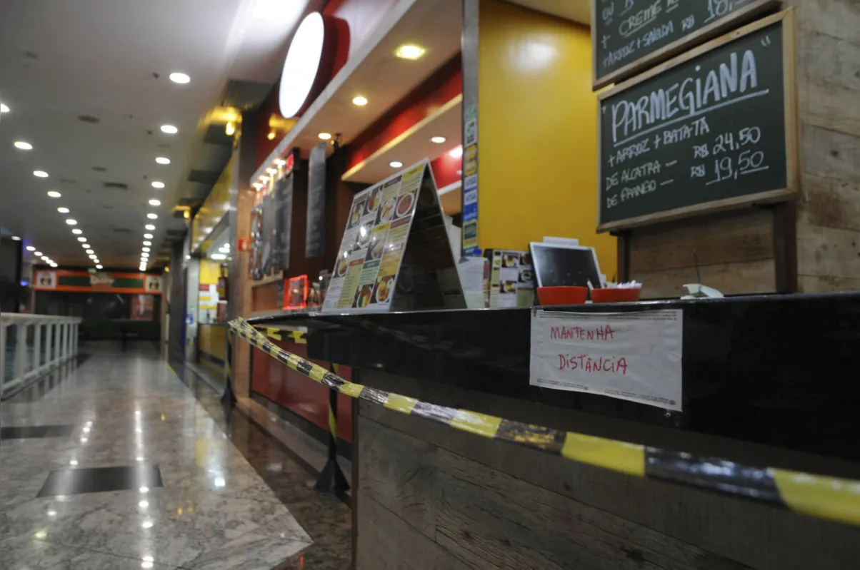 Imagem ilustrativa da imagem Shoppings reabrem praças de alimentação com medidas de restrição