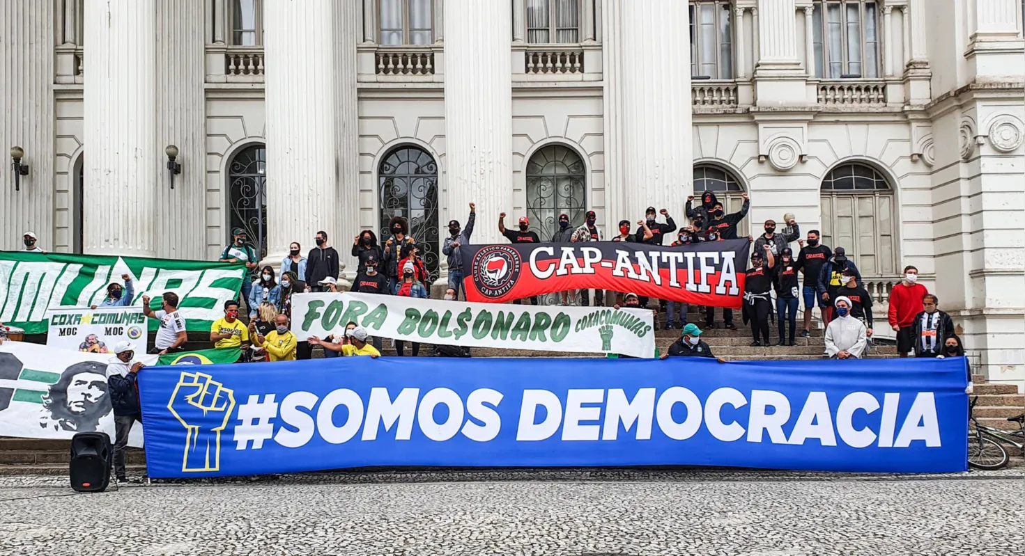 Imagem ilustrativa da imagem Torcidas organizadas fazem protesto anti fascista