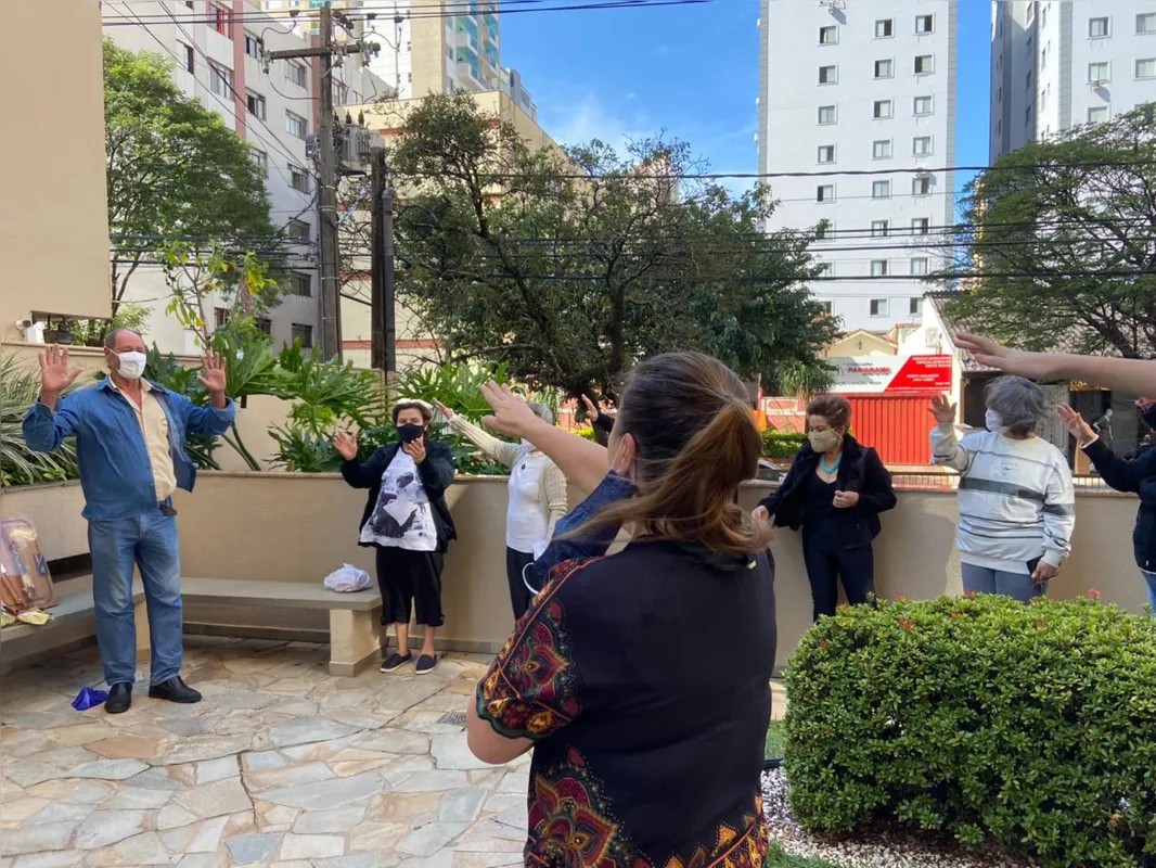 "Para mim foi uma satisfação muito grande, amo esses moradores de coração", afirma Ademar Pedro da Silva, que foi surpreendido com a  homenagem 