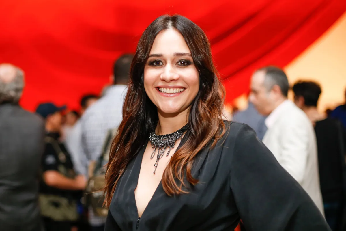 Alessandra Negrini foi alvo de "cobranças" e ataques nas redes sociais 