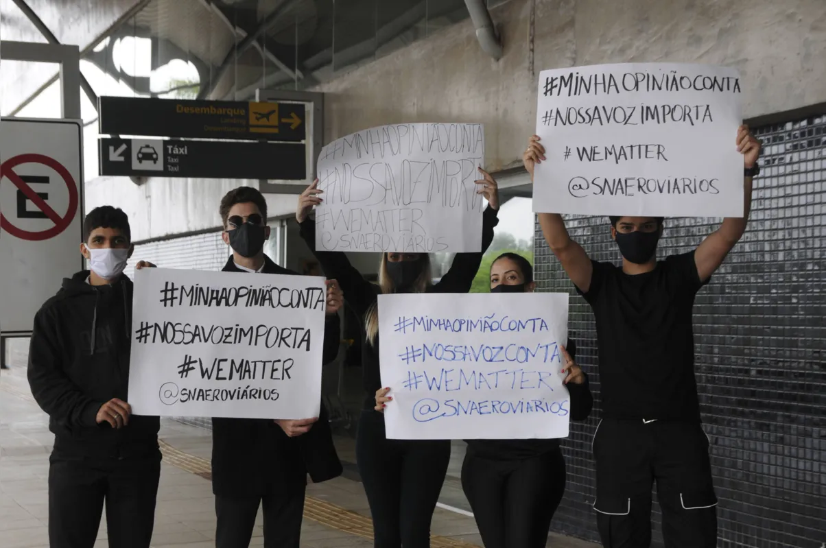 Imagem ilustrativa da imagem Aeroviários fazem protesto no aeroporto de Londrina