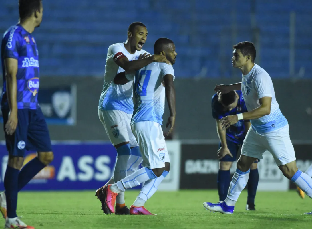 Adeílson foi o autor do único gol da partida