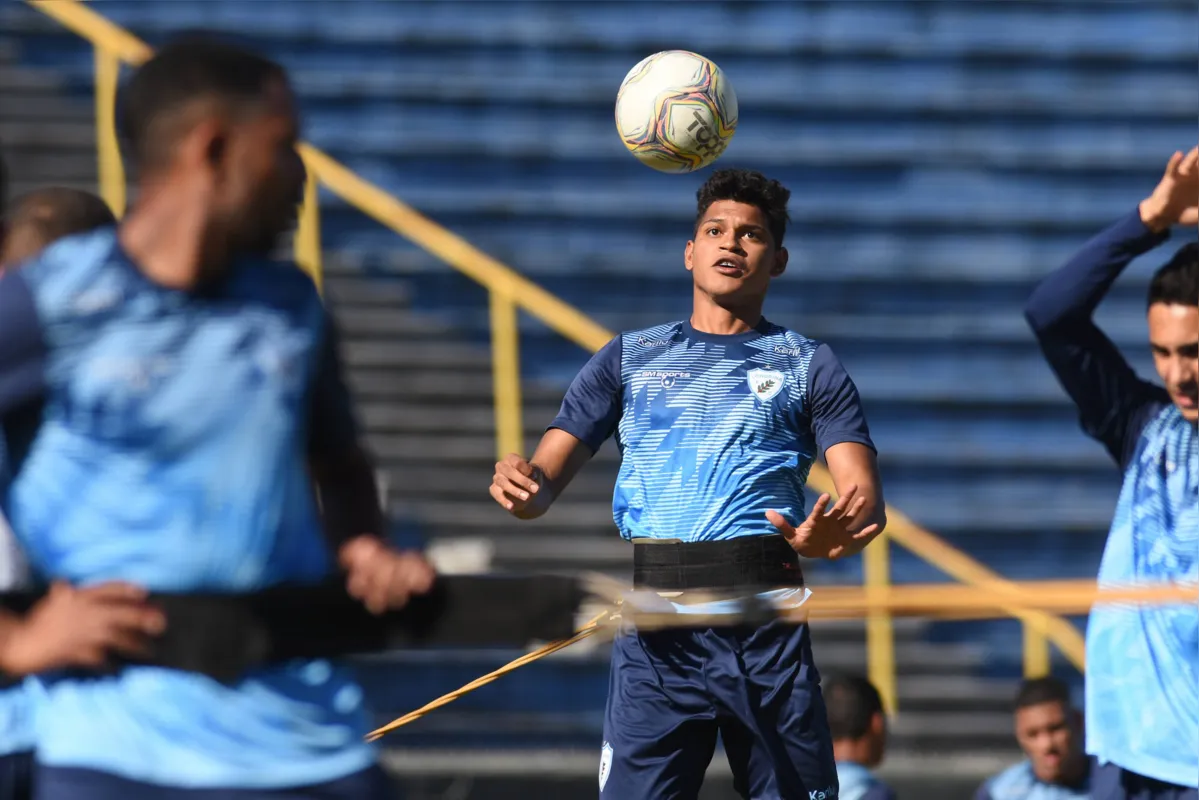Com a lesão de Escobar, Chicão Amorim deve ser titular no Londrina no jogo com o São Bento