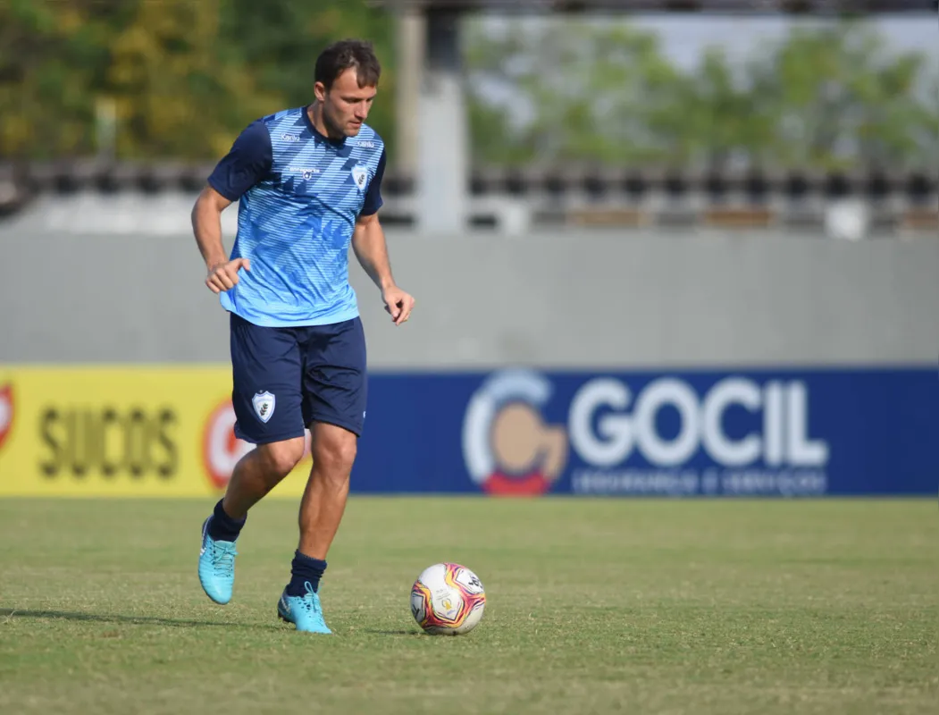 O volante Escobar acredita em um jogo muito difícil no domingo contra o Tombense