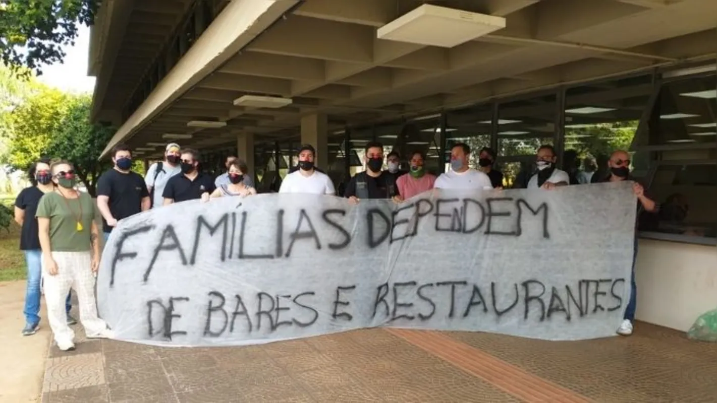 Imagem ilustrativa da imagem Após lei seca e fechamento de bares, comerciantes protestam 'às portas' de Belinati
