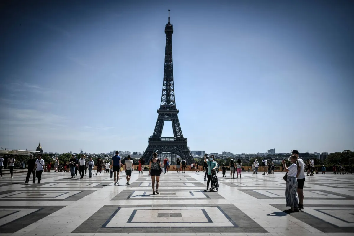 Imagem ilustrativa da imagem #Bomba na Torre Eiffel e o racismo no algoritmo do Twitter