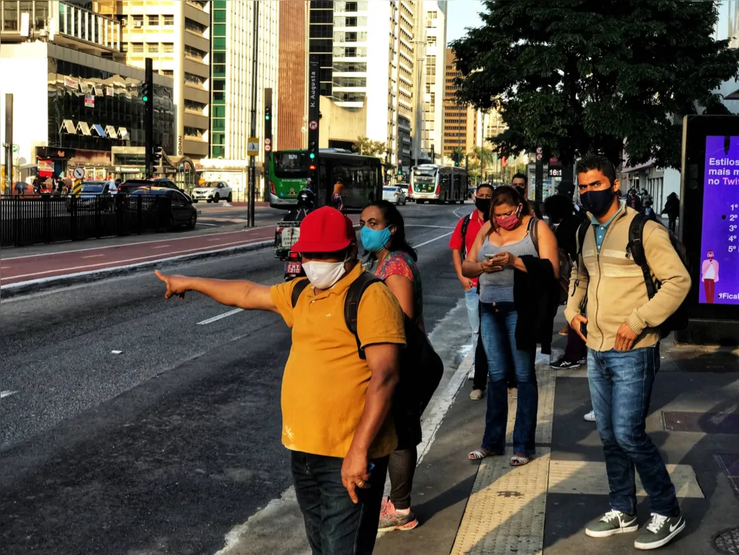 Imagem ilustrativa da imagem Brasil chega às 110 mil mortes por Covid-19 com registro de 1.365 novos óbitos