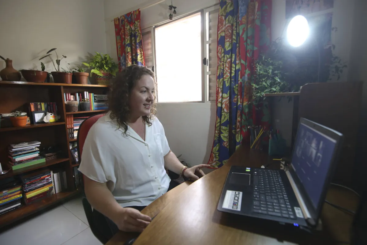 "Os participantes relatam que a meditação tem auxiliado muito a lidar com essa ansiedade nesse momento”, afirma a professora Erika Dmitruk 