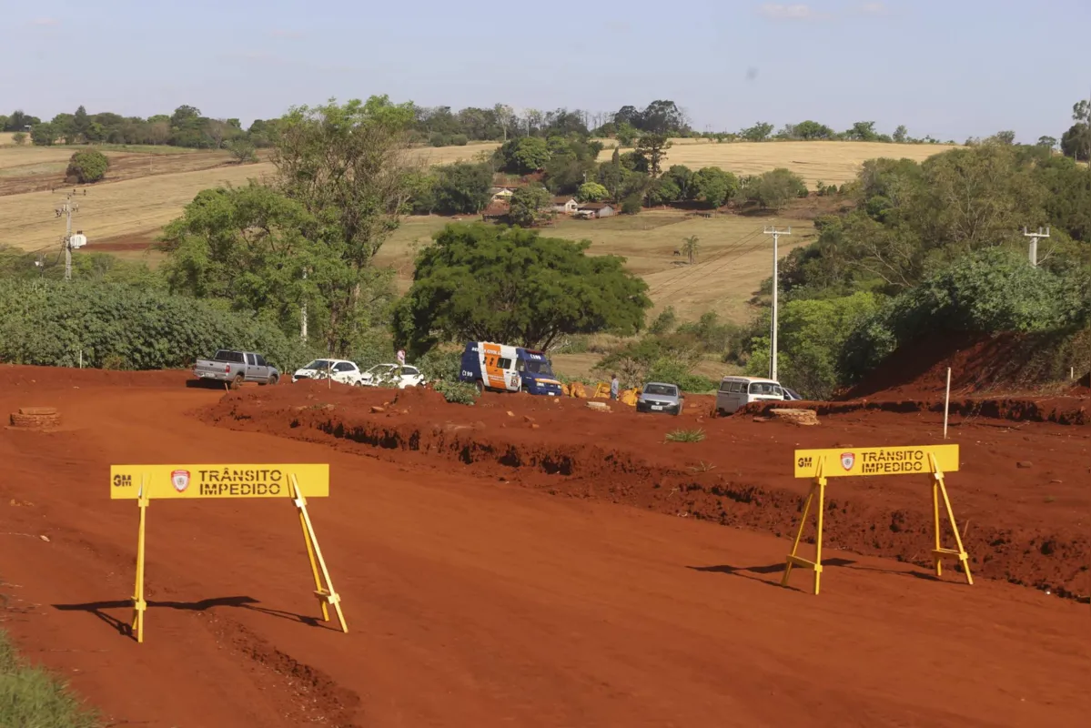 Imagem ilustrativa da imagem Detonação de rochas para obras do trecho 3 do Arco Leste é realizada; assista