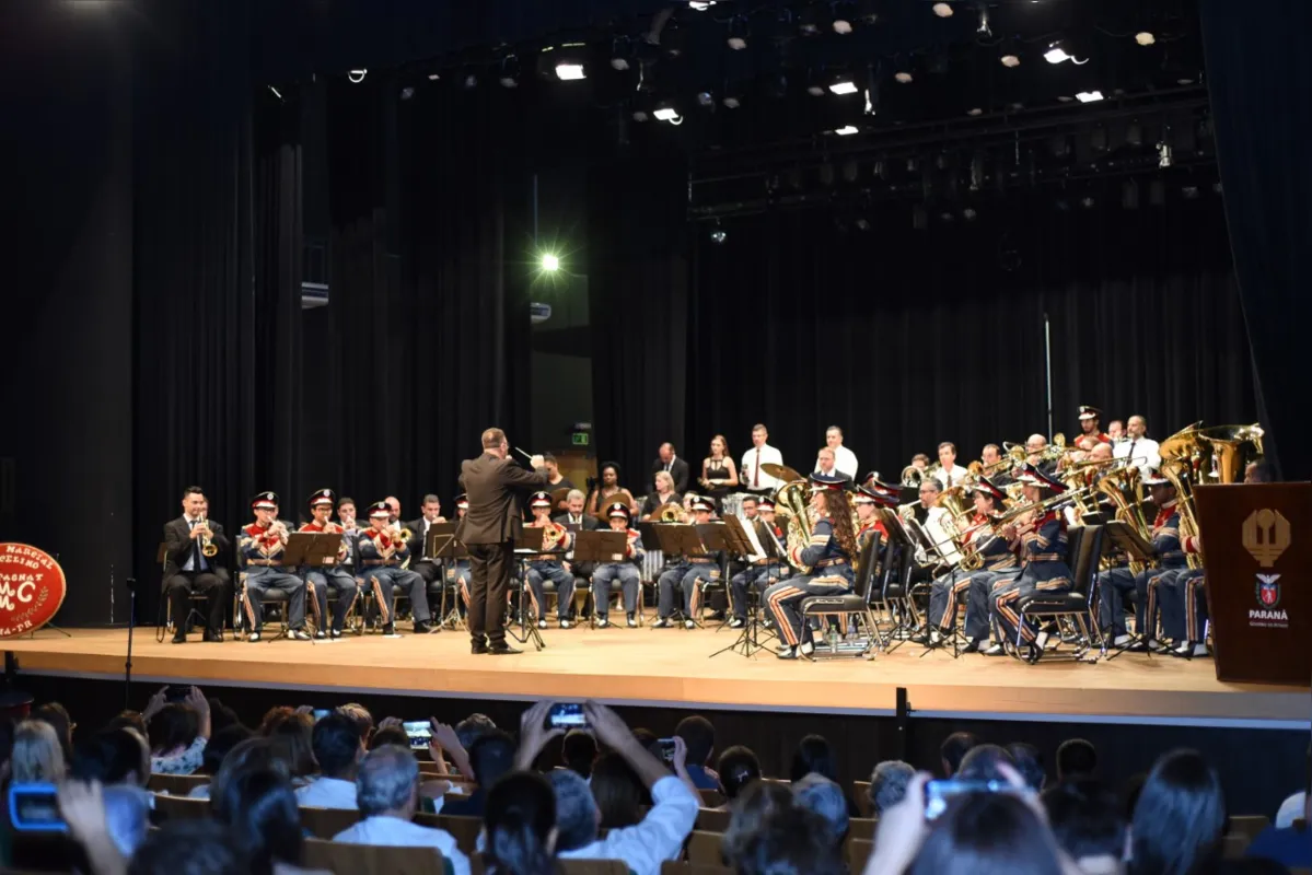 Banda do Colégio Marcelino Champagnat participa do desfile de 7 de setembro e tem o saxofonista Derico como convidado