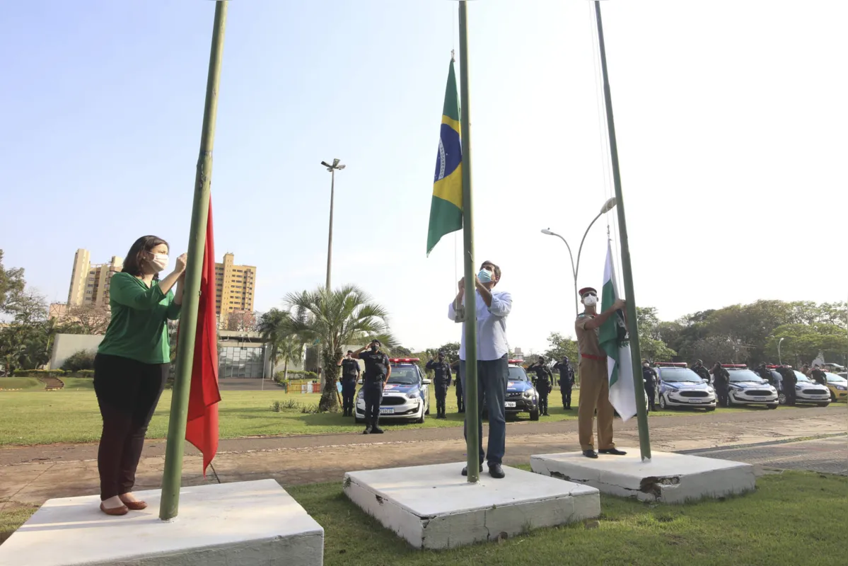 Imagem ilustrativa da imagem Hasteamento de bandeiras e cortejo marcial marcam o Dia da Independência em Londrina