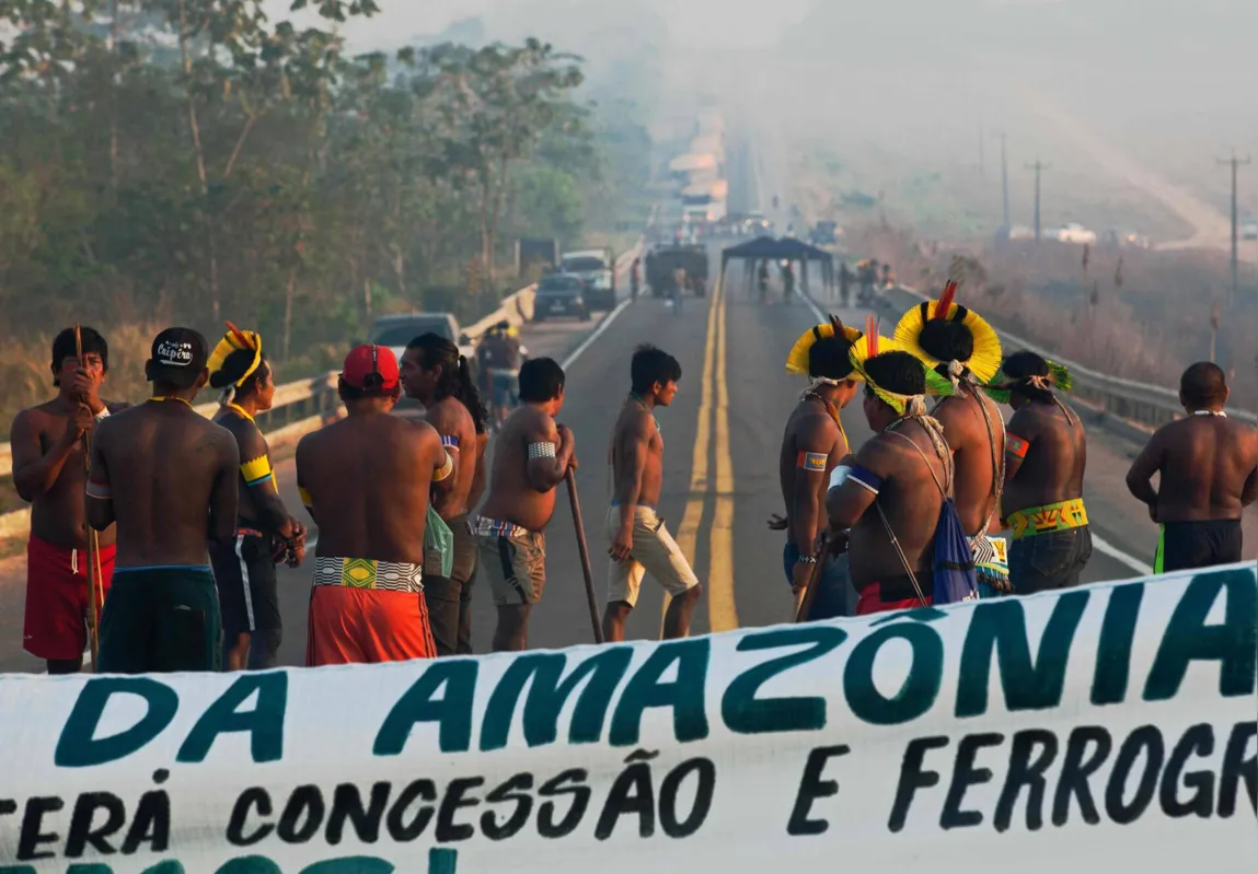Imagem ilustrativa da imagem Indígenas bloqueiam rota amazônica