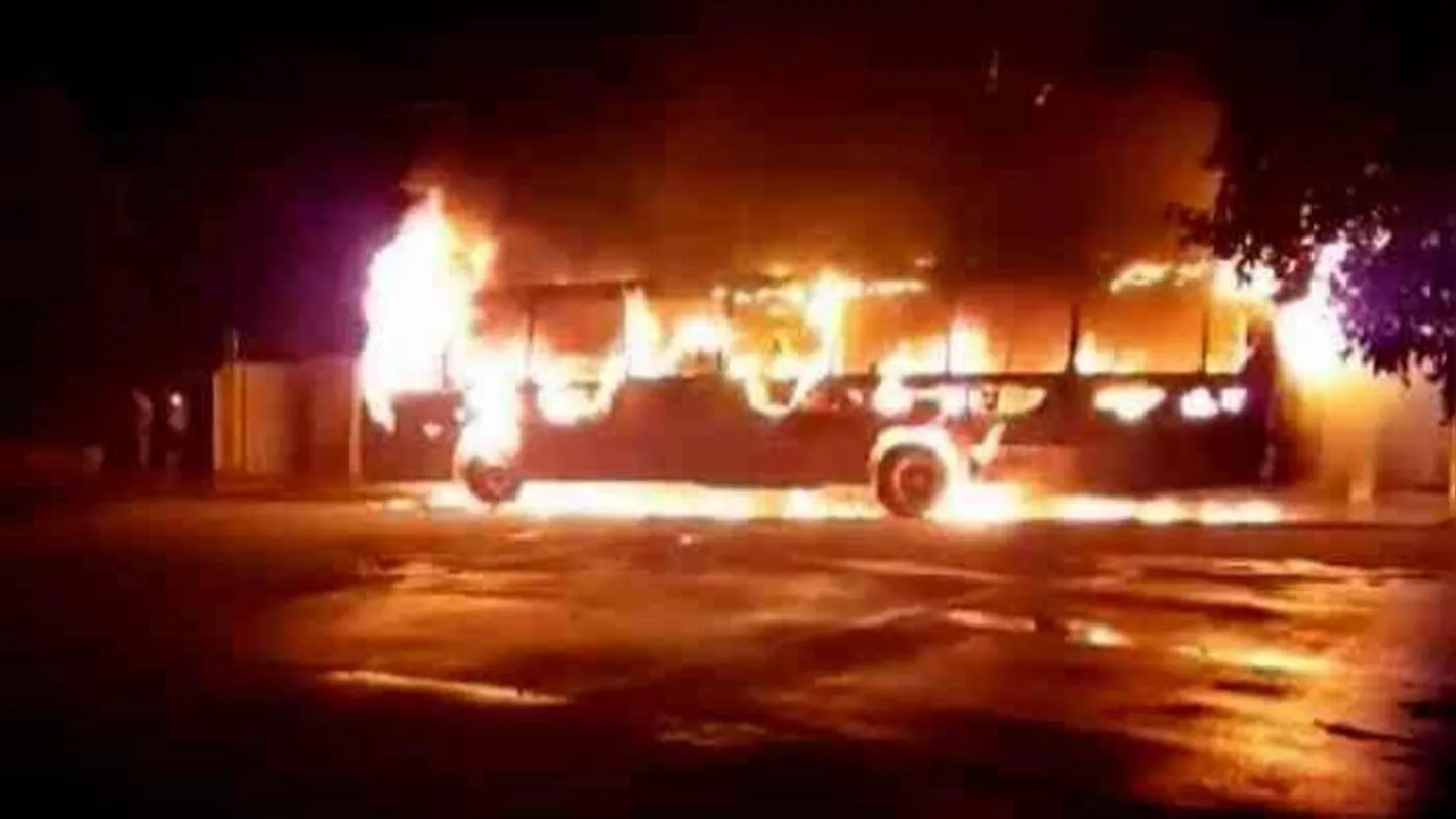 Imagem ilustrativa da imagem Justiça condena quadrilha que incendiou ônibus na zona oeste de Londrina
