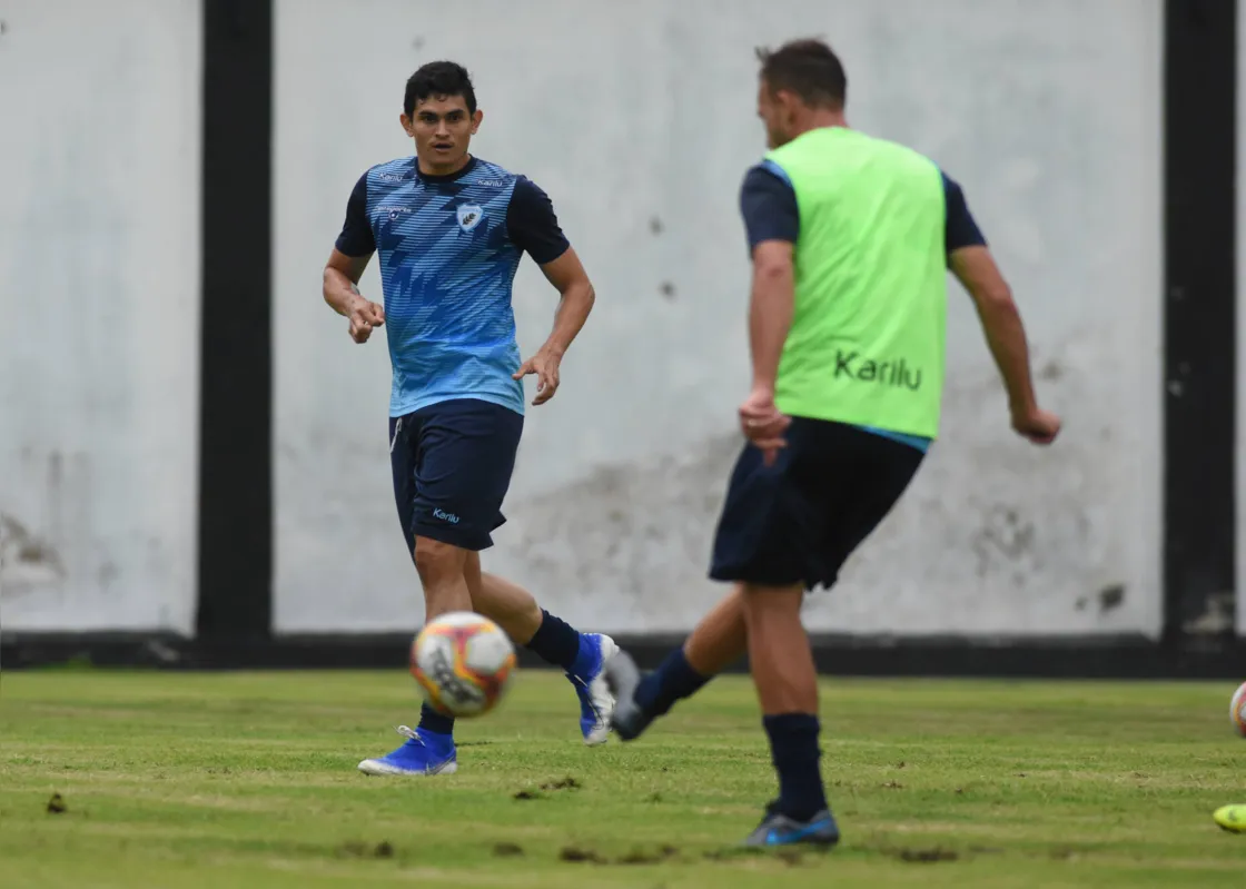 Lei do ex? Júnior Pirambu reencontra Brusque, clube em que brilhou na última temporada