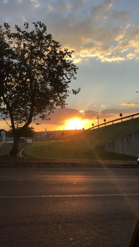 Imagem ilustrativa da imagem Lindo pôr do sol