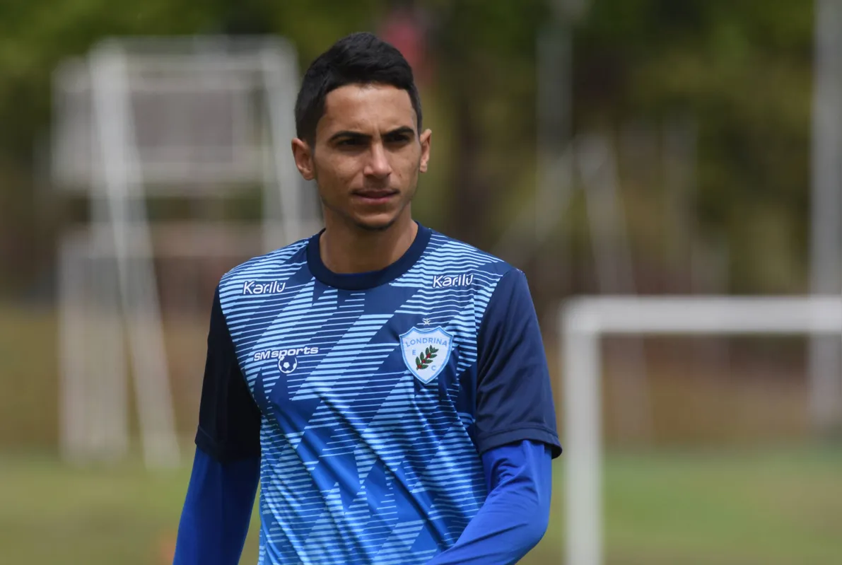 Raí Ramos jogará improvisado na lateral esquerda no lugar do lesionado Alan Cardoso