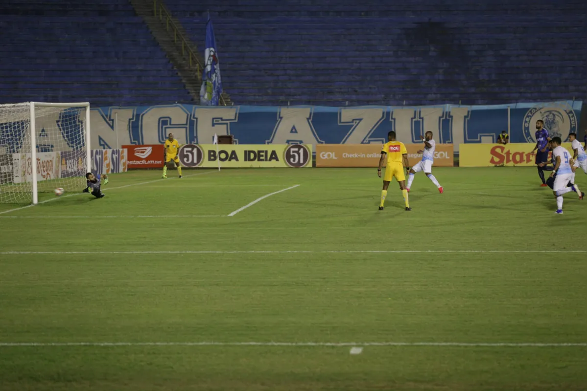 Imagem ilustrativa da imagem Londrina vence no fim e entra no G4 da Série C