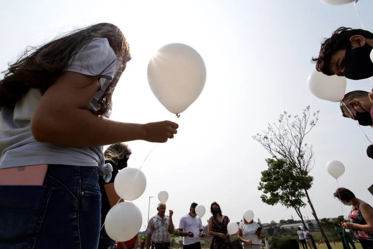 Homenagem contou com revoada de balões