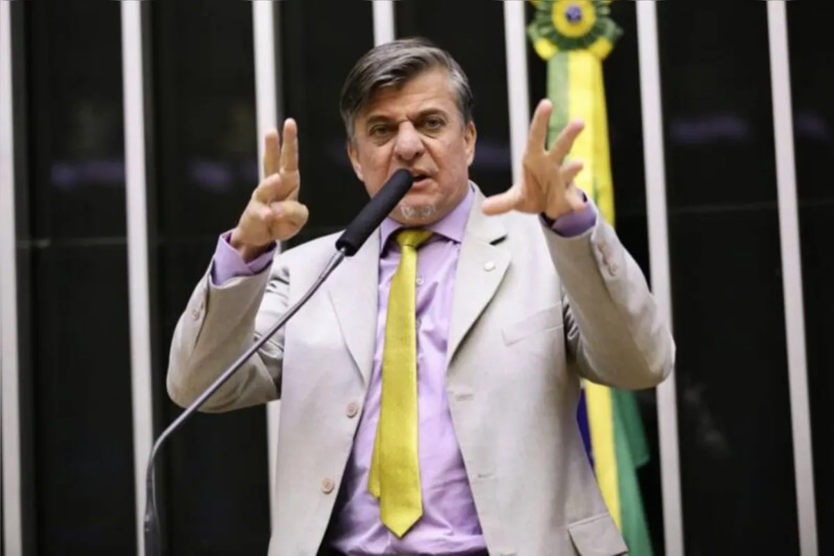 Imagem ilustrativa da imagem MPF pede afastamento de Boca Aberta por placas especiais e giroflex em carro particular