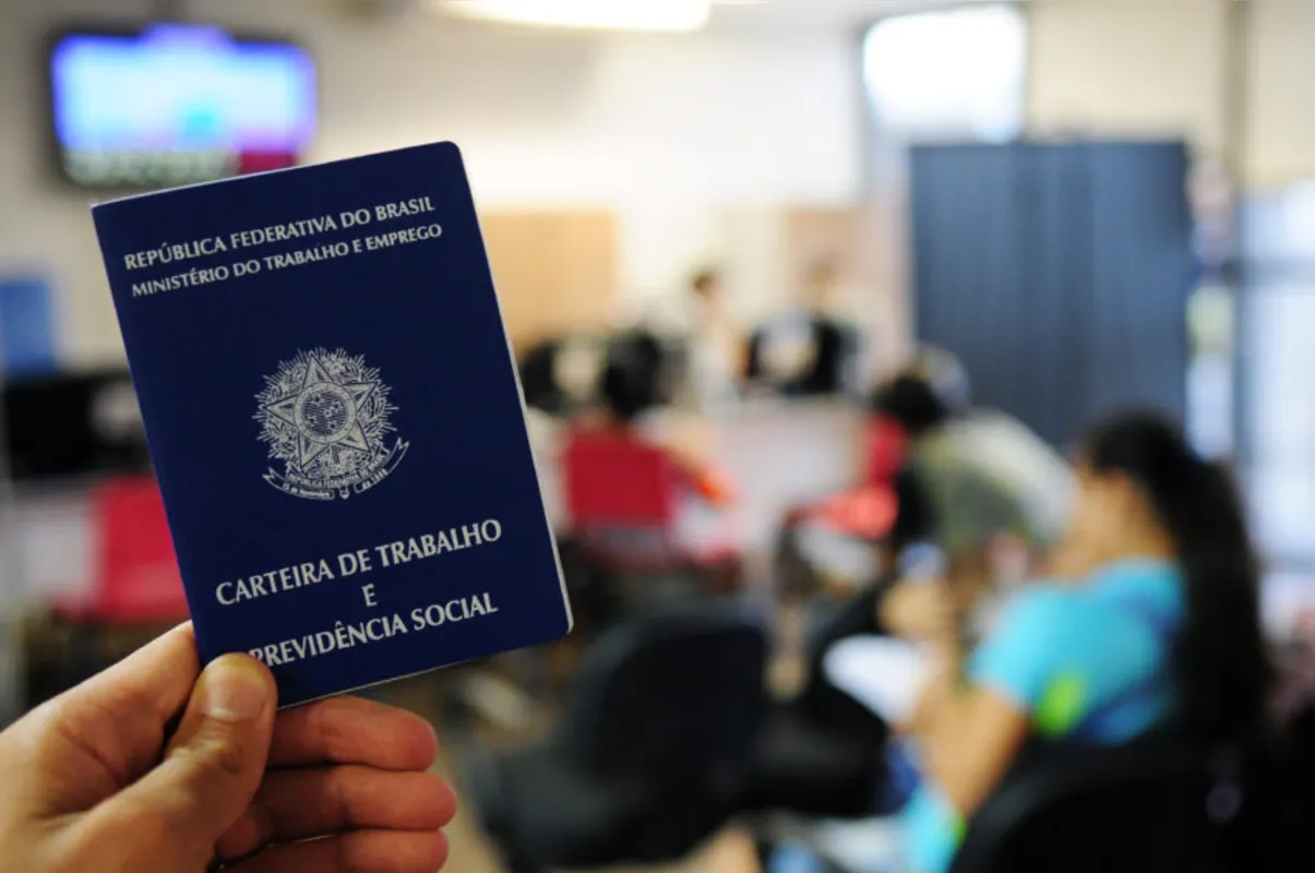 Imagem ilustrativa da imagem Mais 1,1 milhão saem em busca de vaga e taxa de desemprego dispara
