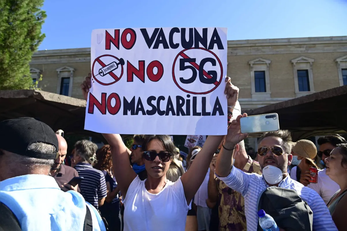 Imagem ilustrativa da imagem 'Máscaras matam', afirmam manifestantes na Espanha