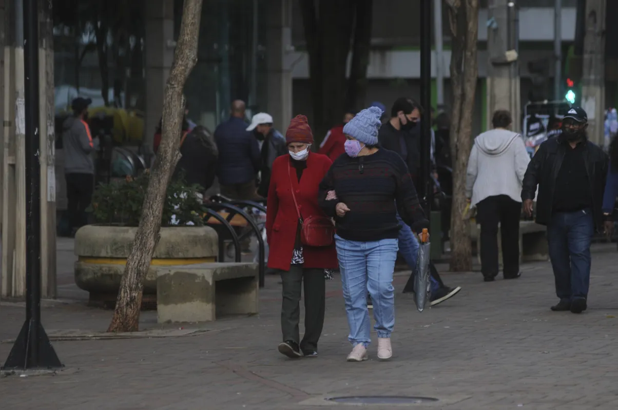 Na tarde desta sexta-feira (21), o londrinense reforçou a roupa de frio 