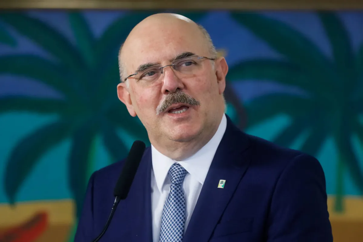 Imagem ilustrativa da imagem Ministro da educação diz não ter responsabilidade sobre volta às aulas e desigualdade educacional