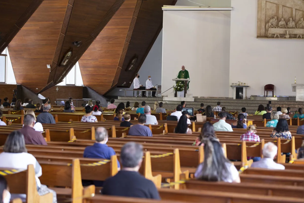 Imagem ilustrativa da imagem Missa na Catedral marca os três anos de dom Geremias em Londrina