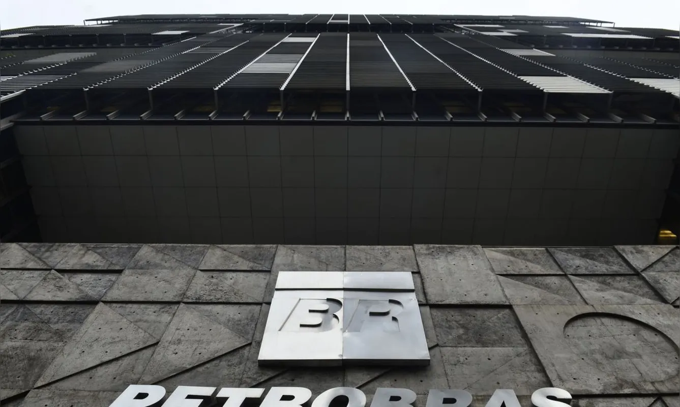 Imagem ilustrativa da imagem PF cumpre mandados contra possíveis fraudes na Petrobras