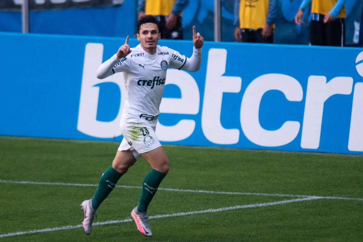 Raphael Veiga marcou o gol do Palmeiras na Arena do Grêmio