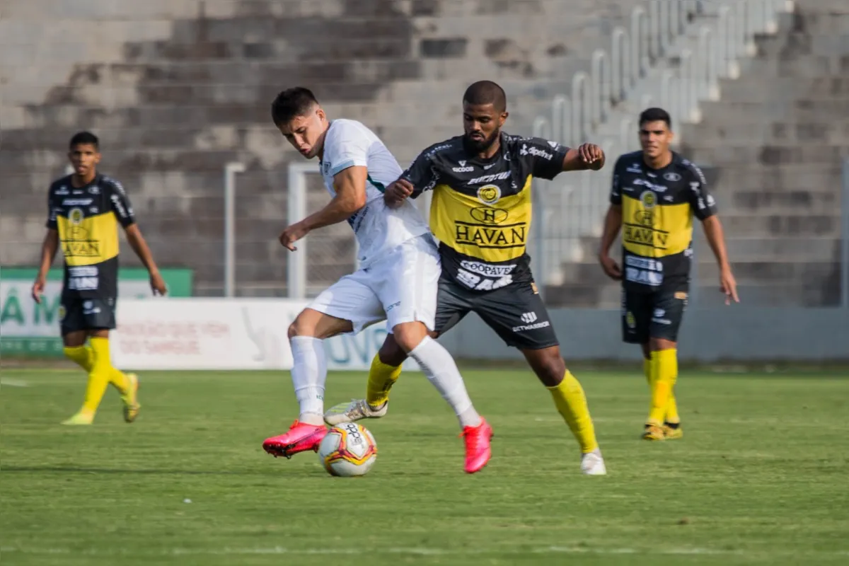 o FC Cascavel empatou em 3 a 3 com a Cabofriense na estreia da série D