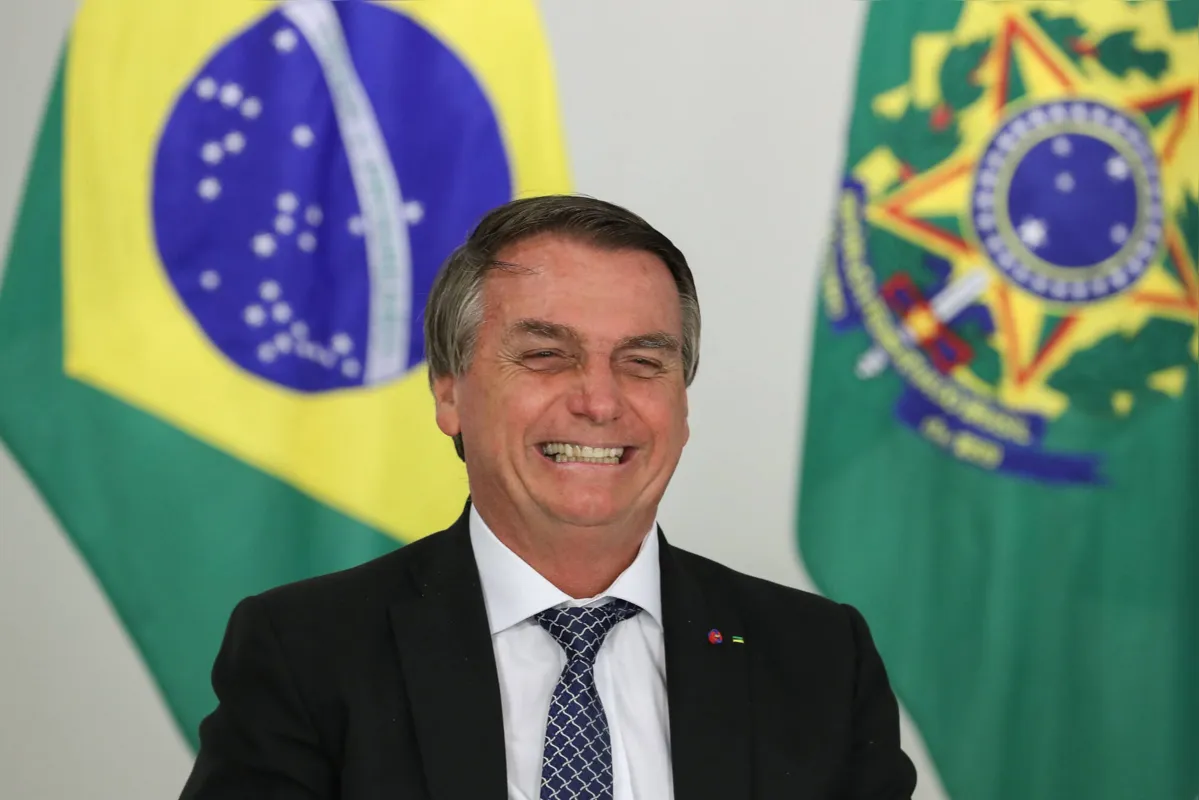 Imagem ilustrativa da imagem Perto de 130 mil mortes, Bolsonaro diz que Brasil foi um dos que 'menos sofreu' com pandemia