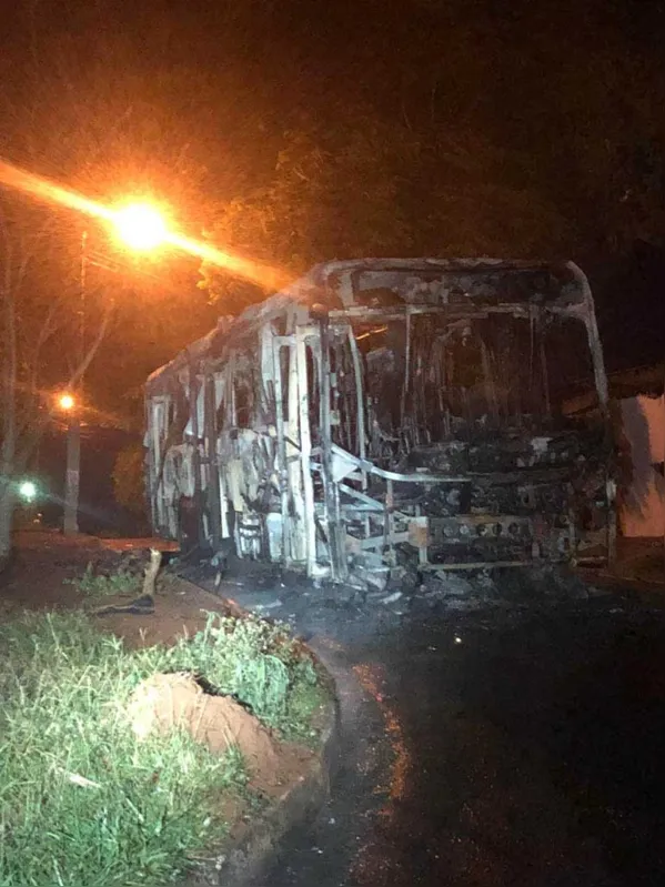 Imagem ilustrativa da imagem Polícia investiga incêndio a ônibus na zona norte de Londrina