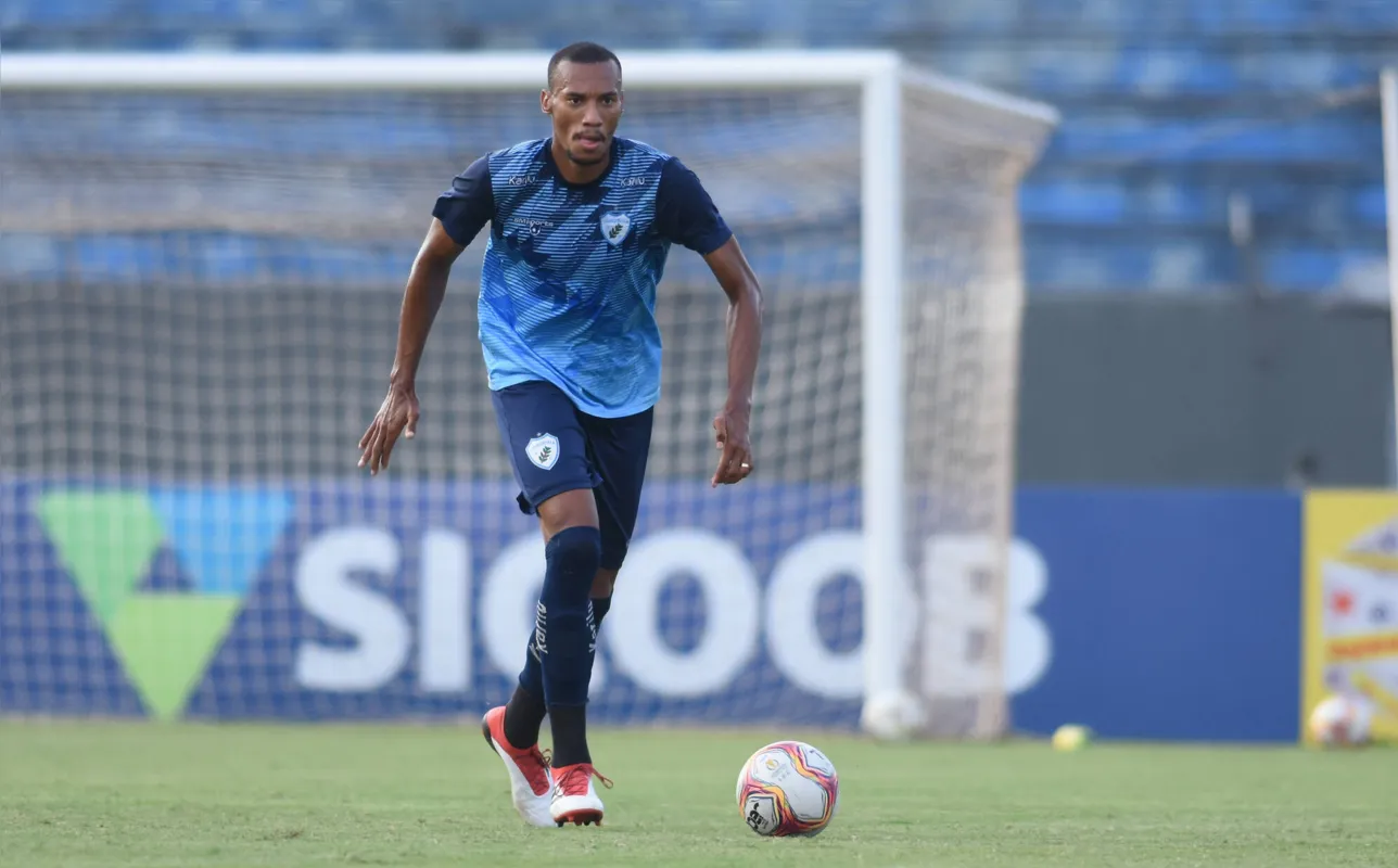 O zagueiro Jeferson foi titular nos cinco jogos até aqui e é uma jogadores mais regulares do LEC na série C
