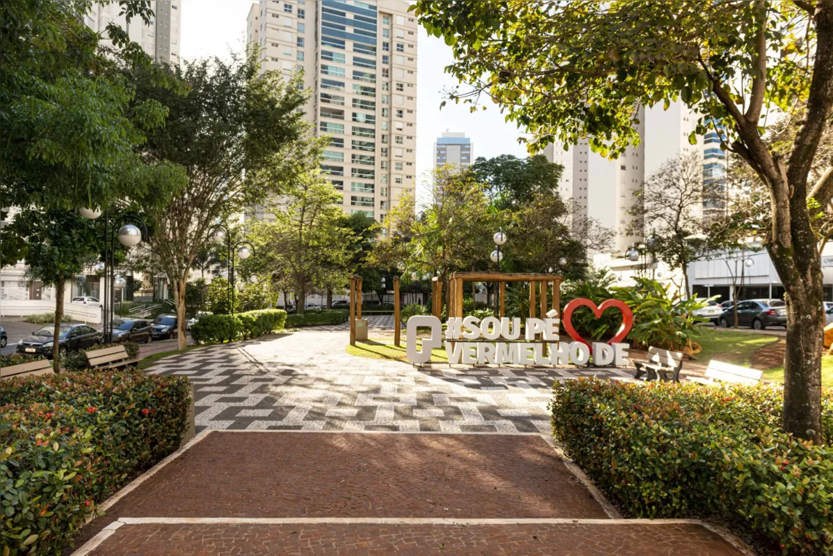 Imagem ilustrativa da imagem Praça Pé Vermelho: dez anos de história em Londrina
